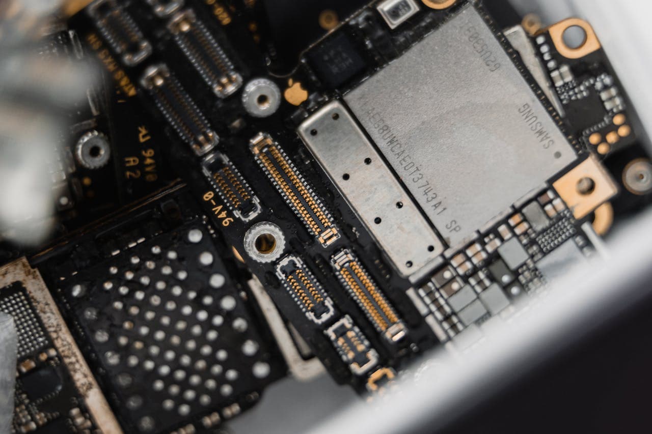 Cell phone repair shop